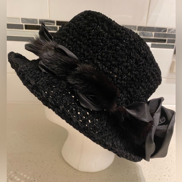 Crochet brimmed Hat - Picture 2 of 4